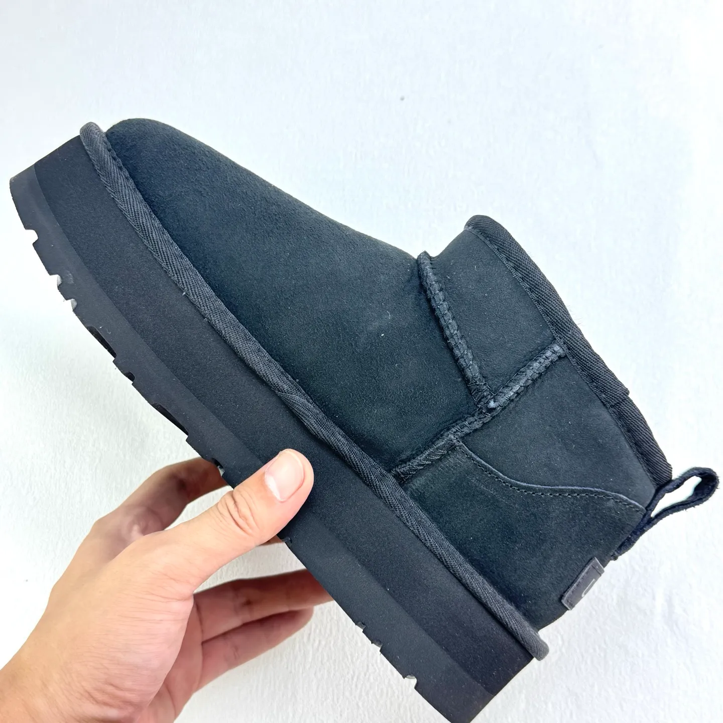 Self-pickup 💰440 Zhou Dongyu mini three-centimeter series snow boots/maroon gray black antelope brown carefully selected Longfeng sheep fur, fine texture, skin-friendly and breathable. The shoe collar is designed with simple tailoring. Easy to put on and take off. Fashionable personality. Comfortable Treadlite by ugg light wing EVA outsole. Comfortable cushioning. Size: 35 36 37 38 39 40